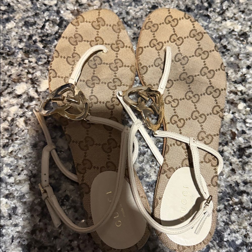 Gucci thong sandals woman sz 371/2
